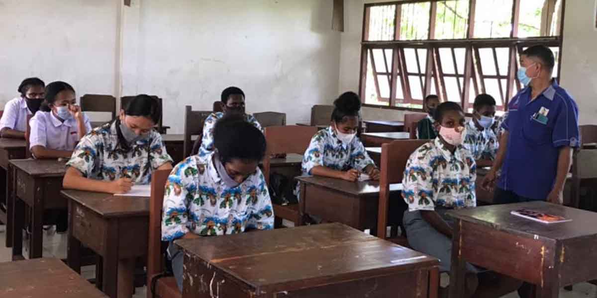 tanpa-izin-pemerintah-smk-di-timika-mulai-belajar-tatap-muka